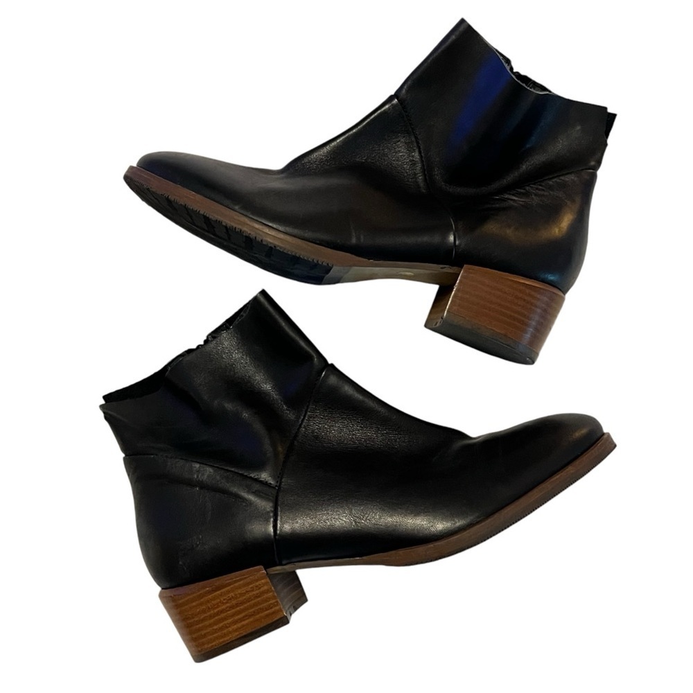 Avellini Black Leatheret Block Heel ankle boots side zip 9 NWOB side zip